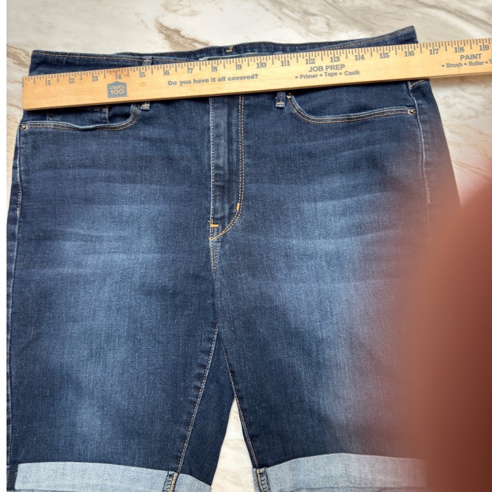 Signature by Levi Strauss Women Dark Wash Bermuda Shorts Cuffed Size 12 W31 - Picture 4 of 6